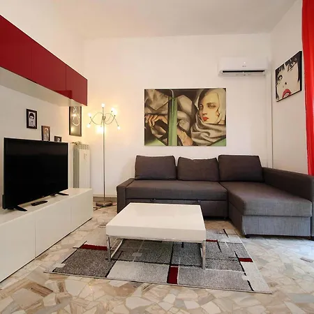 Red Touch Flat - Design & San Siro Milánó