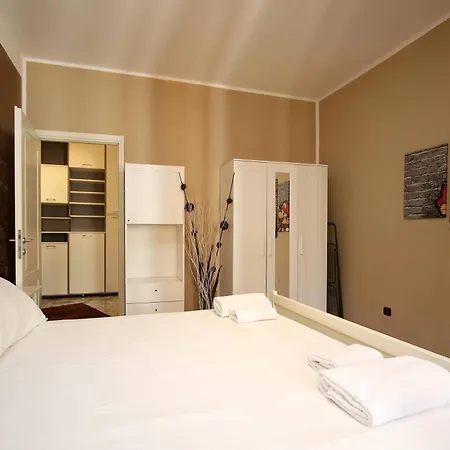 Red Touch Flat - Design & San Siro Apartman Milánó