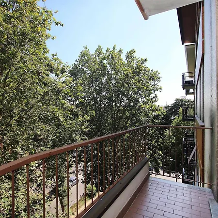 Red Touch Flat - Design & San Siro Apartman