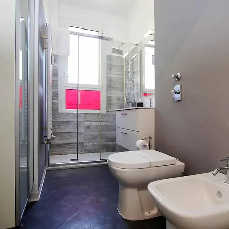 Red Touch Flat - Design & San Siro Apartman